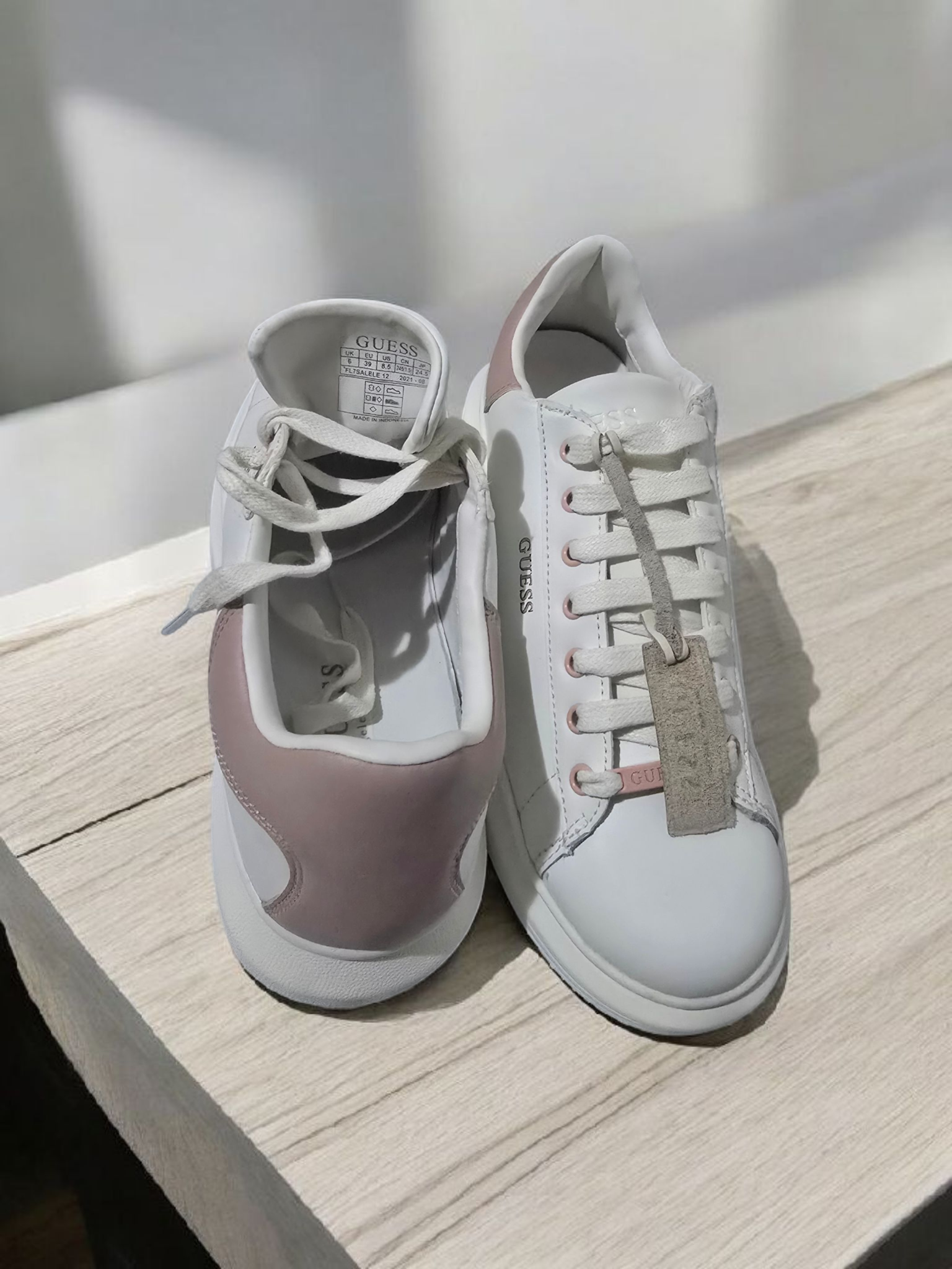 Zapatillas Guess Salerno – White & Rose Edition/ NUEVAS SIN ESTRENAR SIN CAJA
