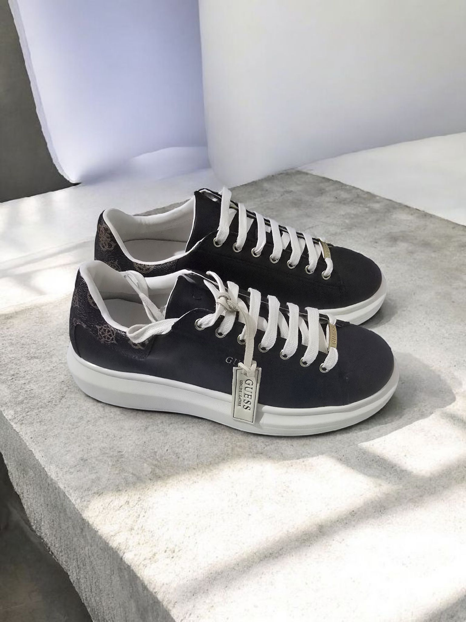 Zapatilla Guess Salerno-Mujer Negro/Blanco- Nuevas sin estrenar sin caja
