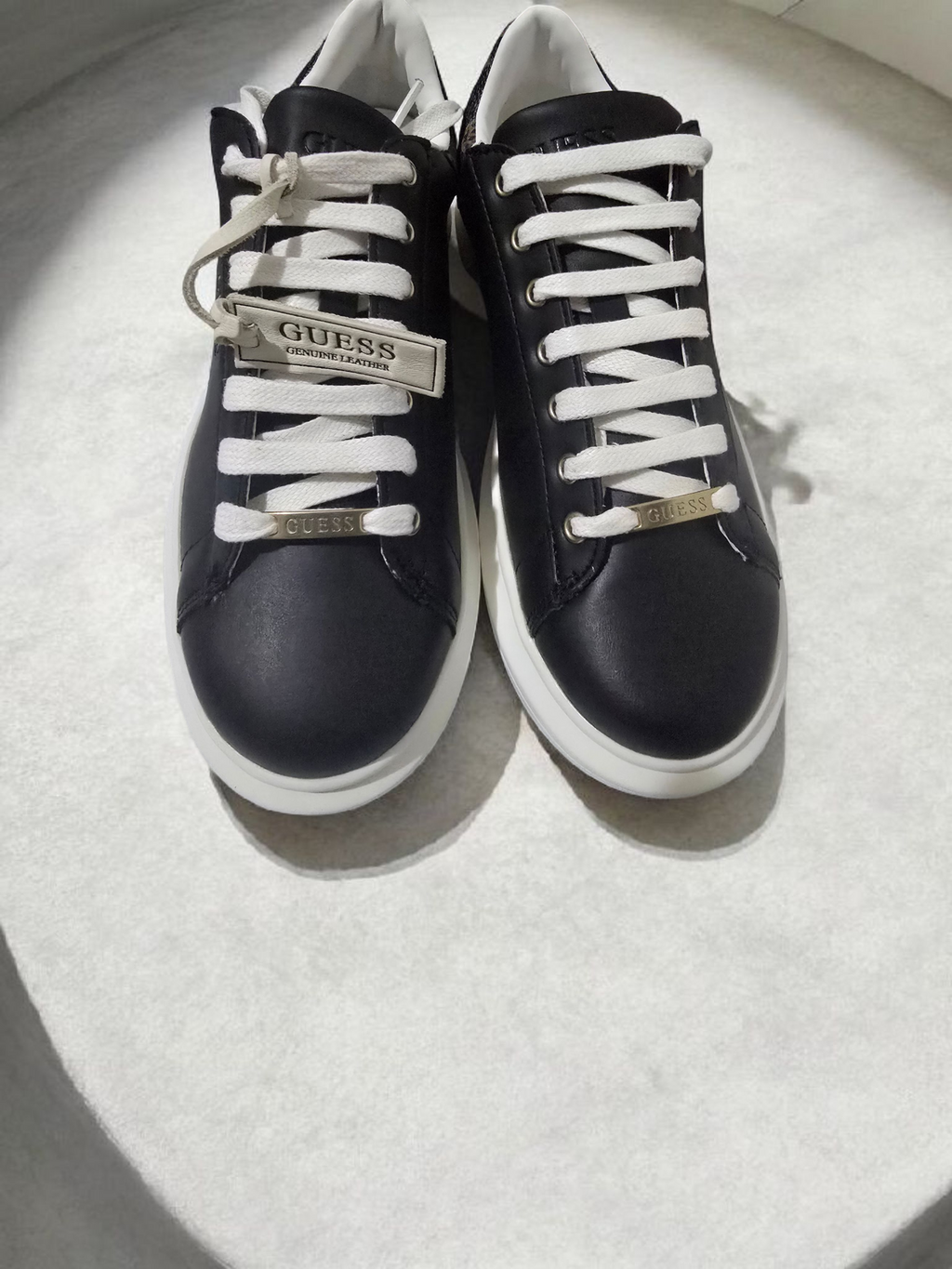 Zapatilla Guess Salerno-Mujer Negro/Blanco- Nuevas sin estrenar sin caja