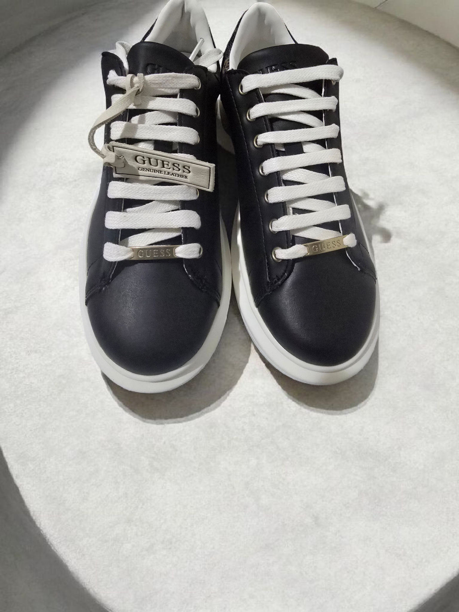 Zapatilla Guess Salerno-Mujer Negro/Blanco- Nuevas sin estrenar sin caja