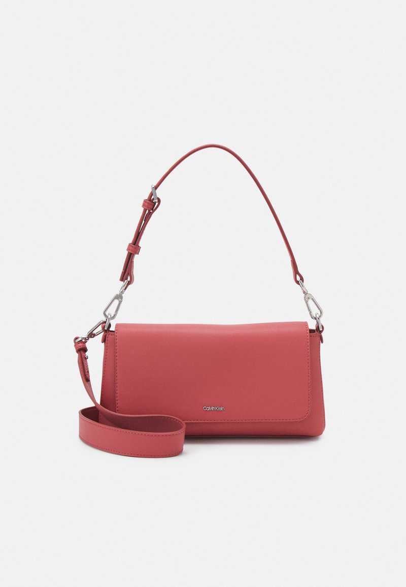 Bolso Must Shoulder Bag de Calvin Klein