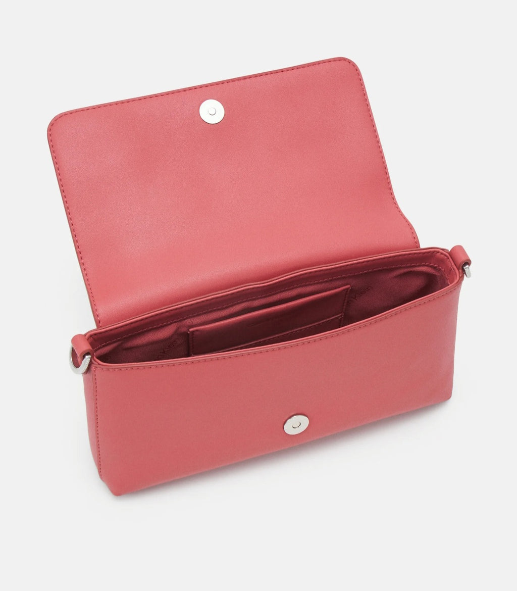 Bolso Must Shoulder Bag de Calvin Klein
