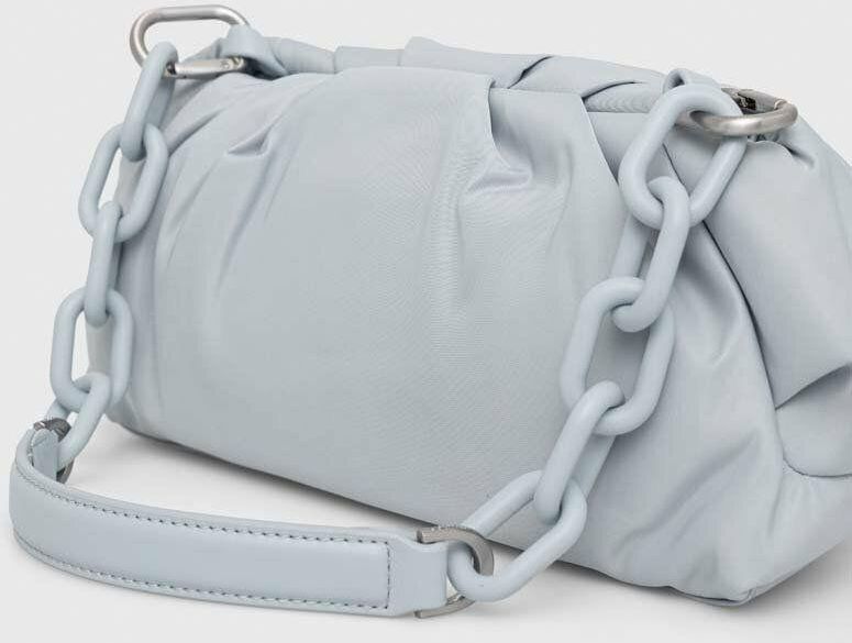 Bolso Calvin Klein Soft Nylon Chain Clutch – Pearl Blue