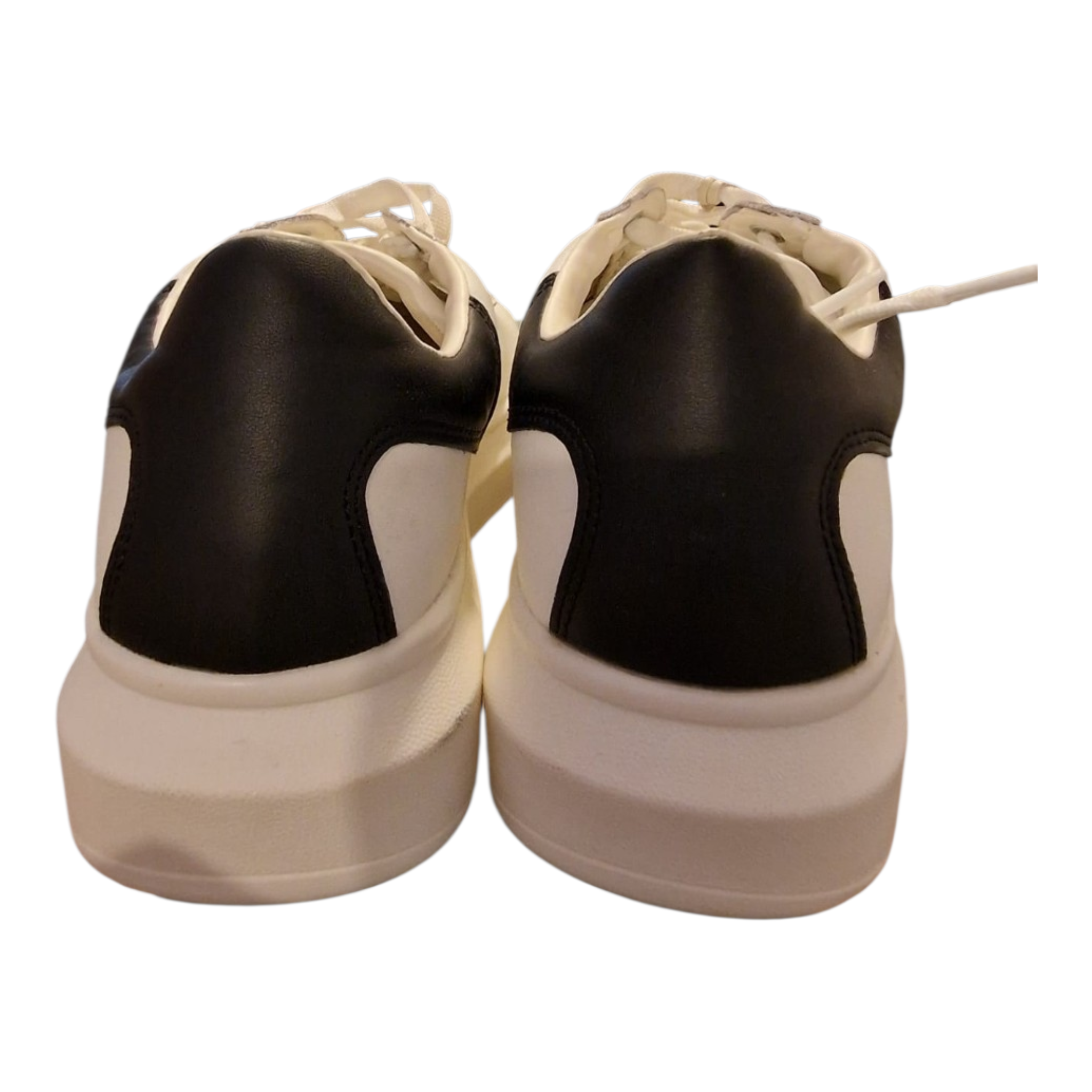 Zapatillas Guess Salerno - Blanco con Franja Negra y Logo León (Hombre)/ NUEVAS SIN ESTRENAR SIN CAJA