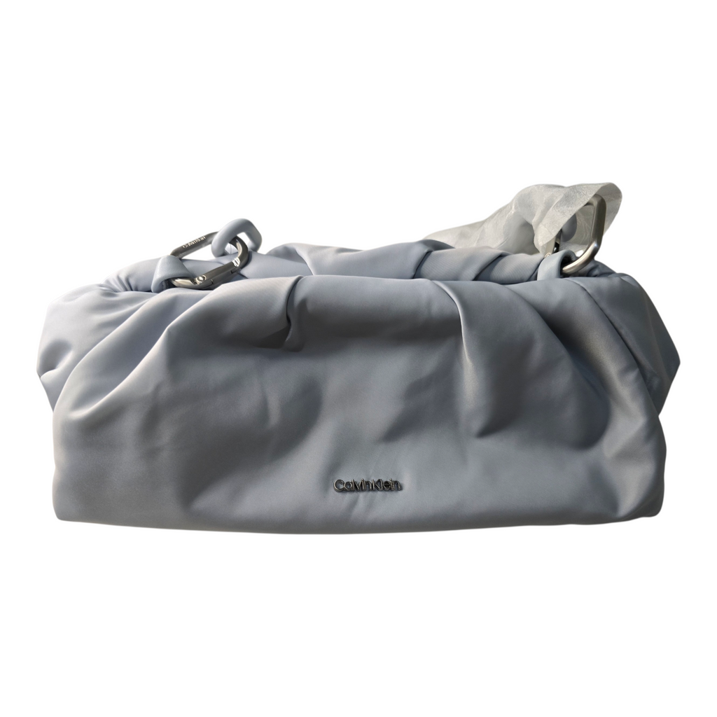 Bolso Calvin Klein Soft Nylon Chain Clutch – Pearl Blue