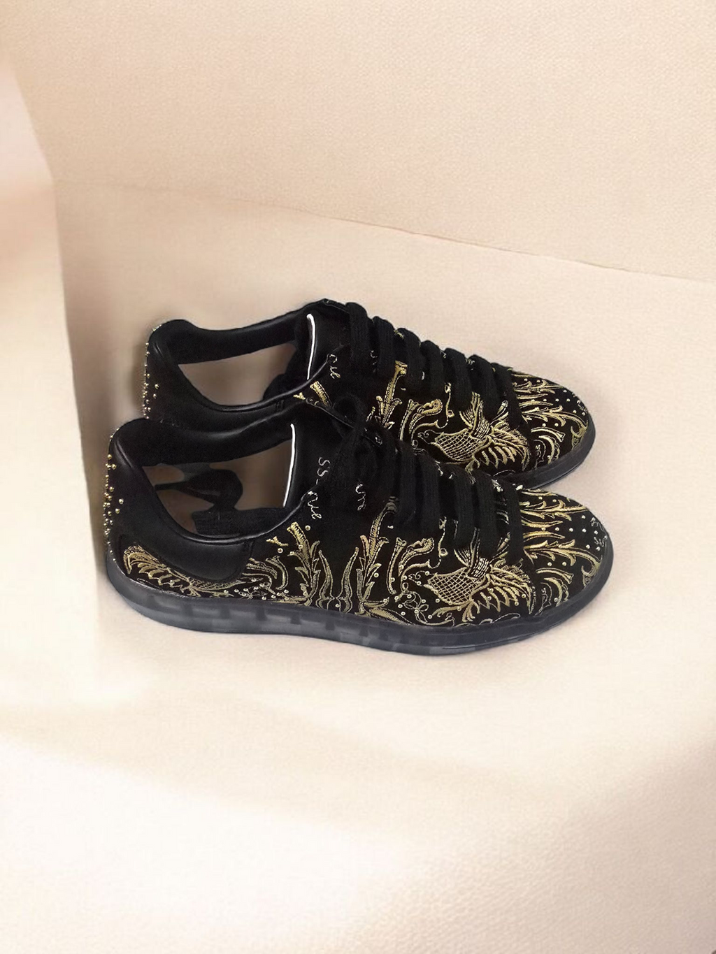 Zapatillas Guess – Black & Gold/ NUEVAS SIN ESTRENAR SIN CAJA