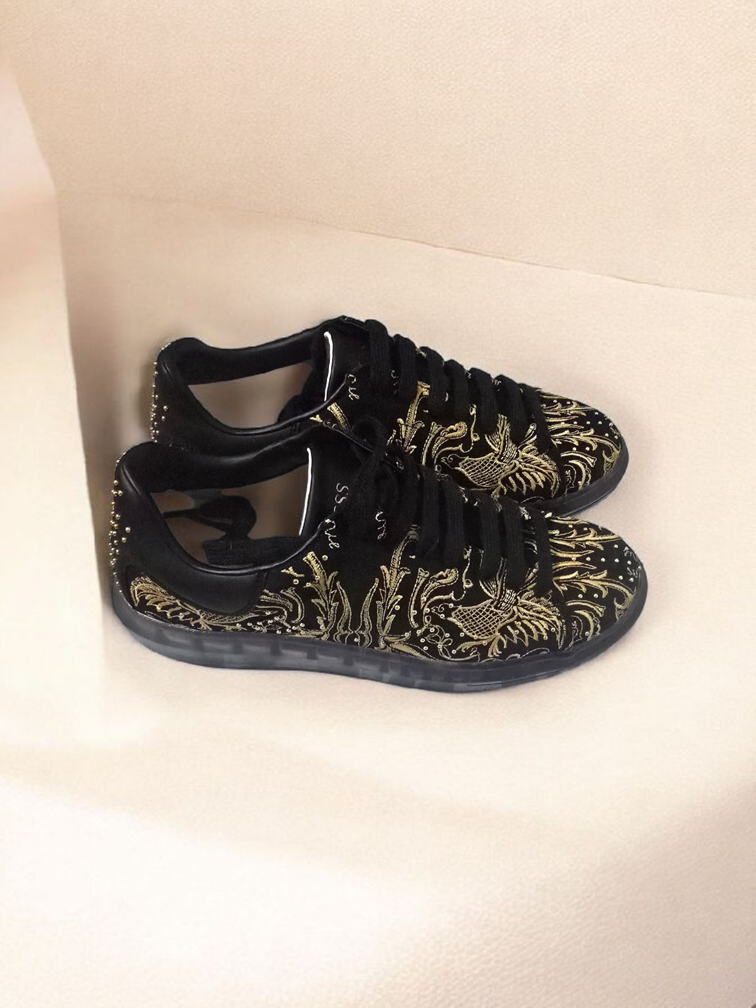 Zapatillas Guess – Black & Gold/ NUEVAS SIN ESTRENAR SIN CAJA