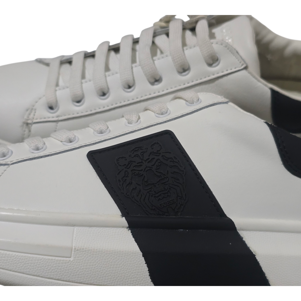 Zapatillas Guess Salerno - Blanco con Franja Negra y Logo León (Hombre)/ NUEVAS SIN ESTRENAR SIN CAJA